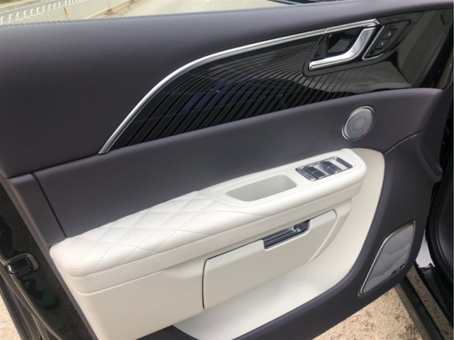 Hongqi E-HS9 2022 из Китая от 126,000$