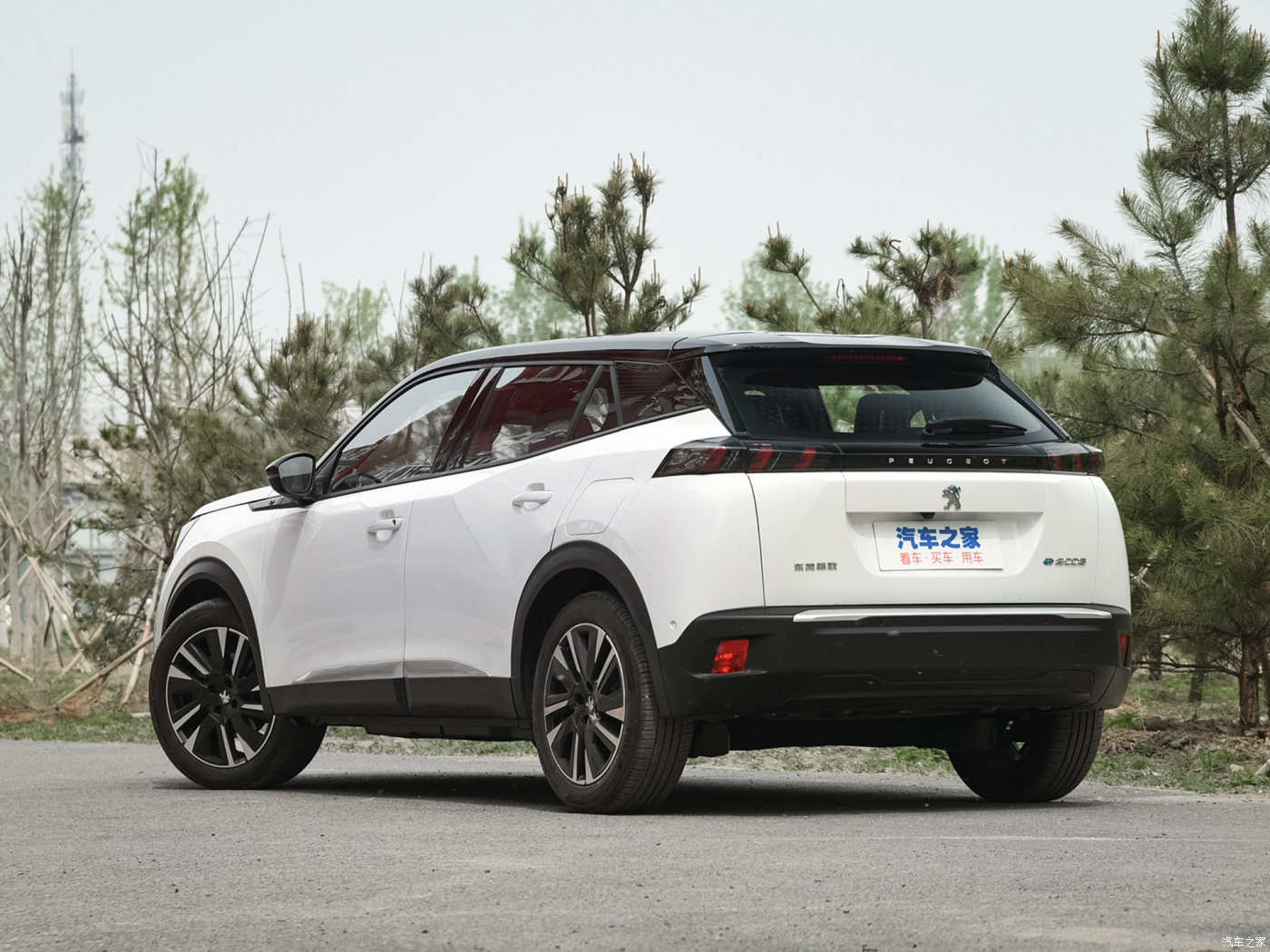 Peugeot e2008 2021