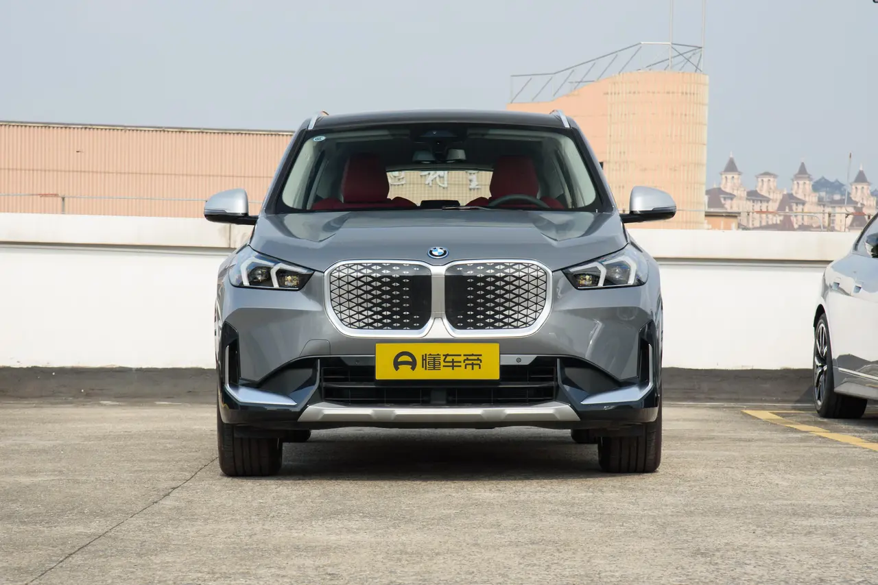 BMW IX1 2024