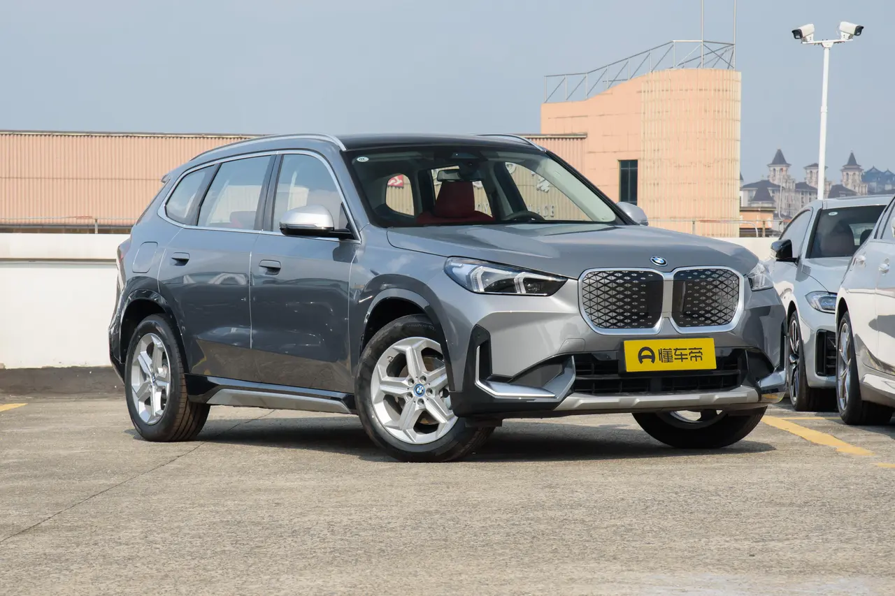 BMW IX1 2024