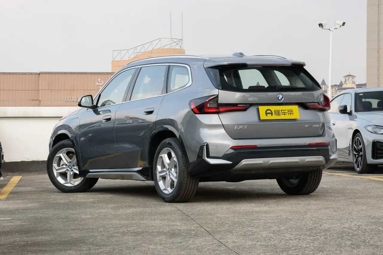 BMW IX1 2024