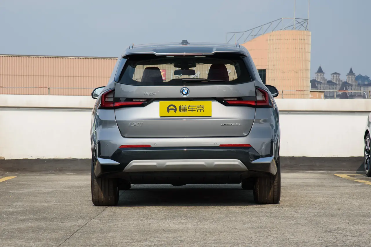 BMW IX1 2024
