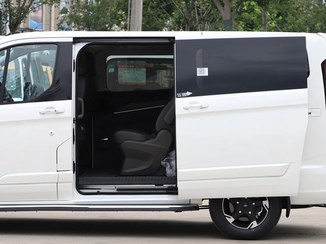 Ford Tourneo 2024
