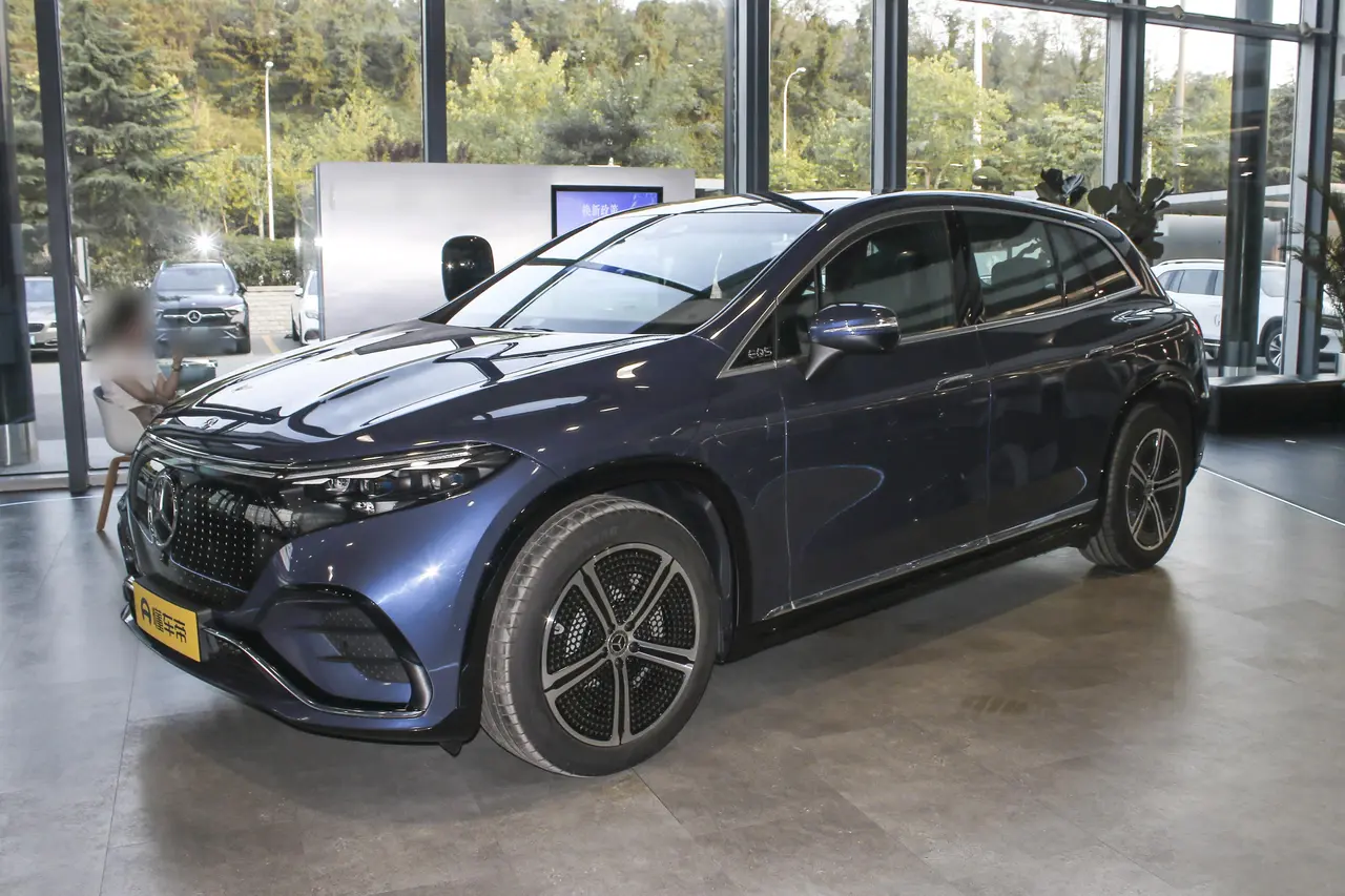 Mercedes EQS SUV 2023