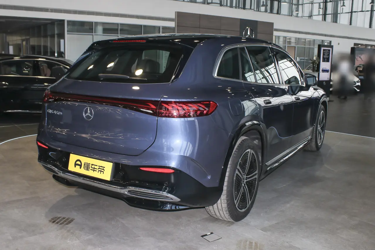 Mercedes EQS SUV 2023