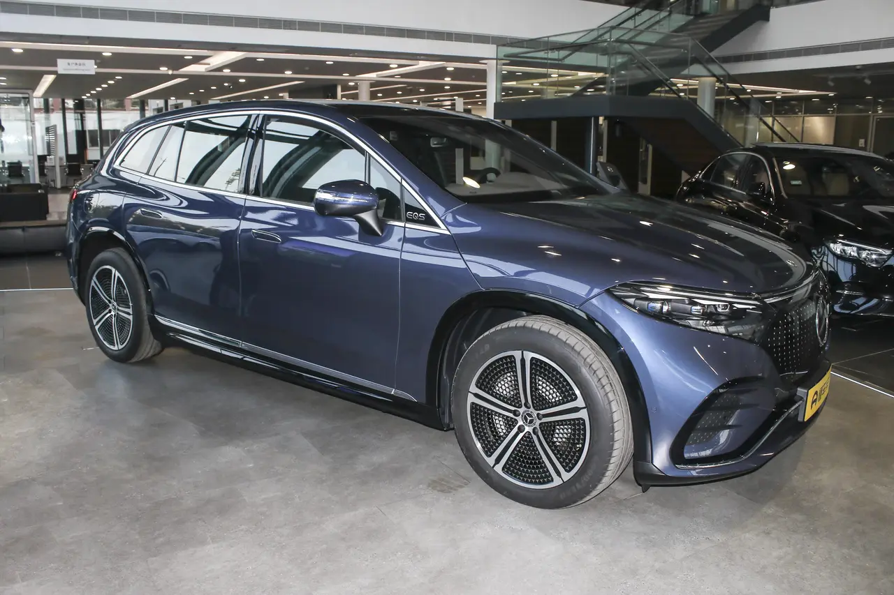 Mercedes EQS SUV 2023