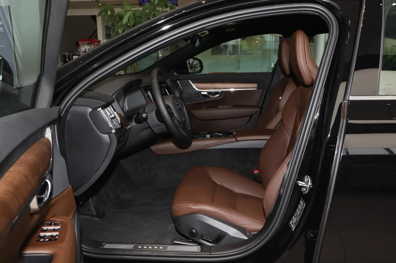 Volvo S90 Recharge 2024