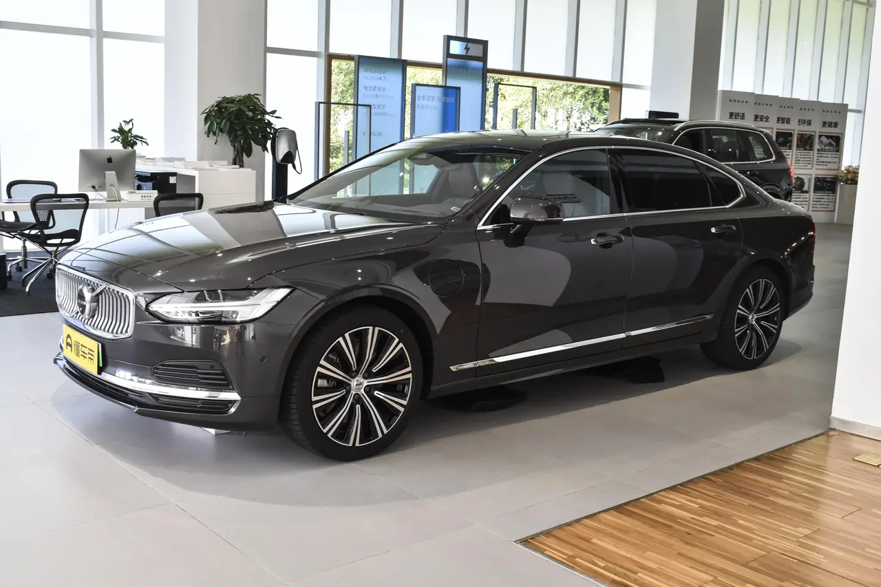 Volvo S90 Recharge 2024