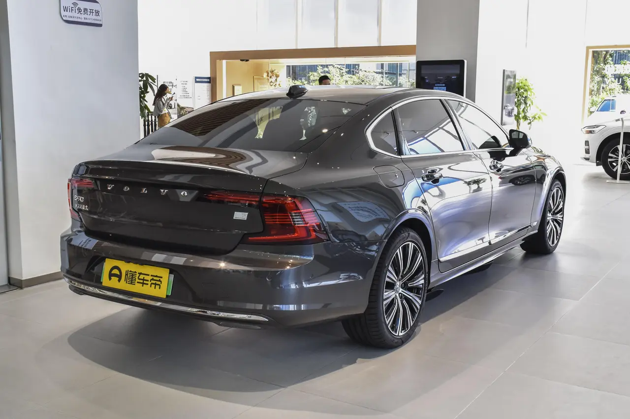 Volvo S90 Recharge 2024