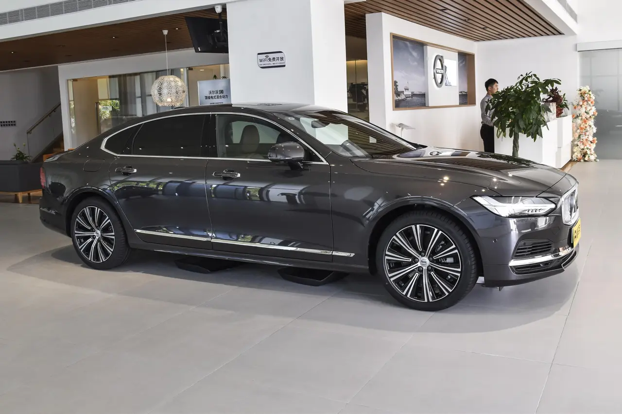 Volvo S90 Recharge 2024