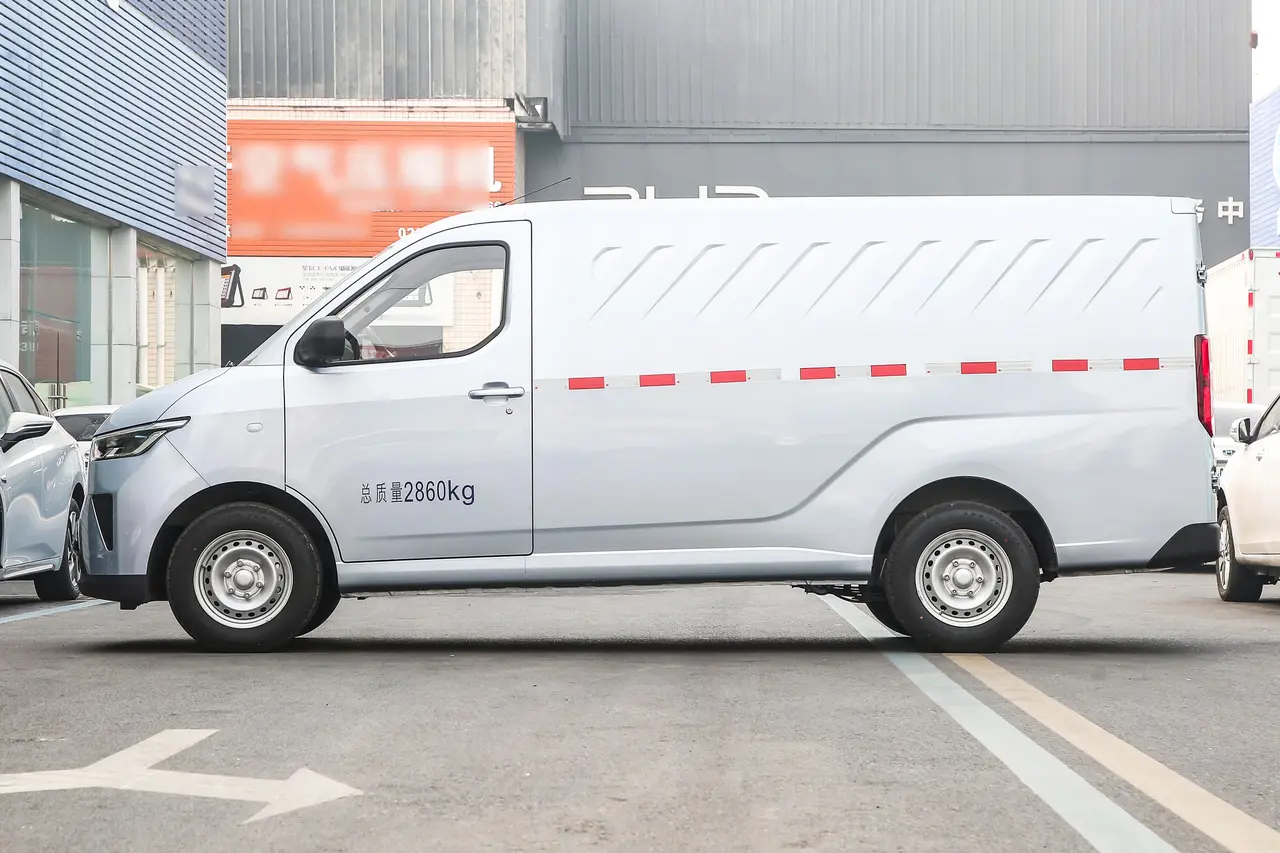 Wuling Yangguang 2024