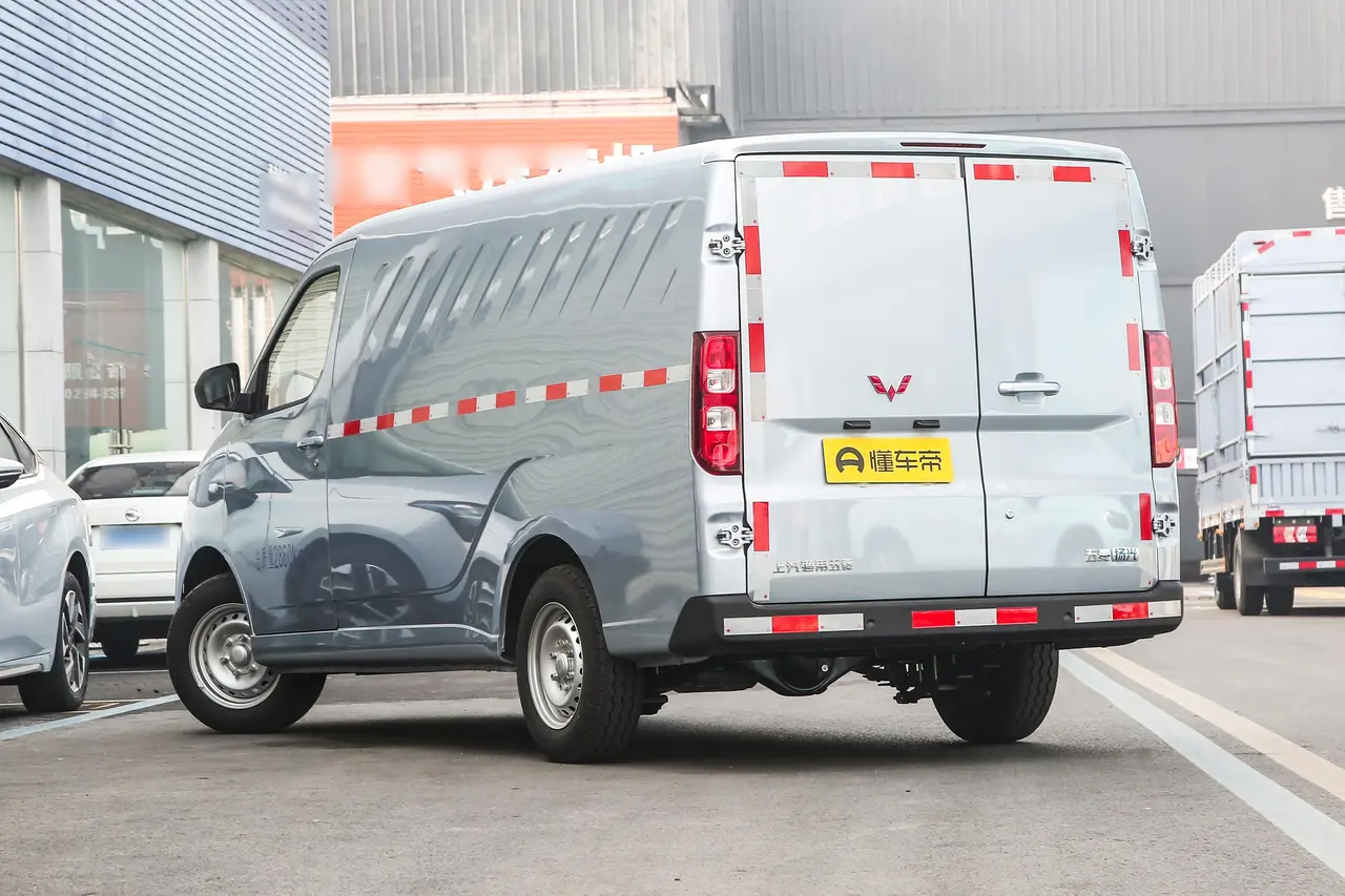 Wuling Yangguang 2024