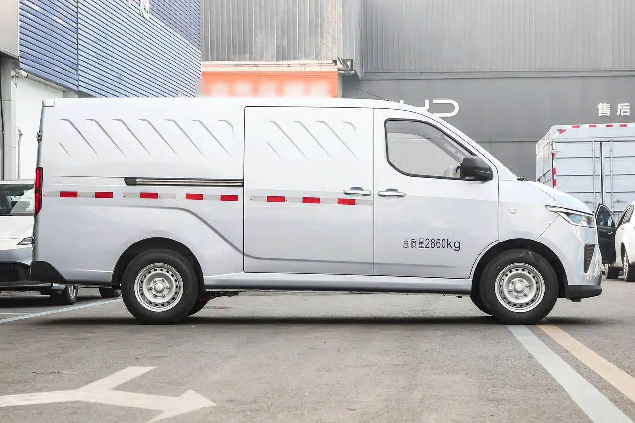 Wuling Yangguang 2024