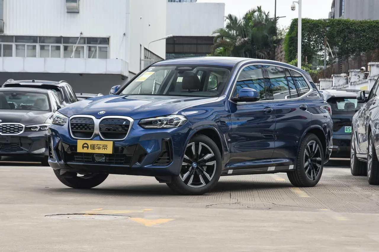 BMW iX3 2023