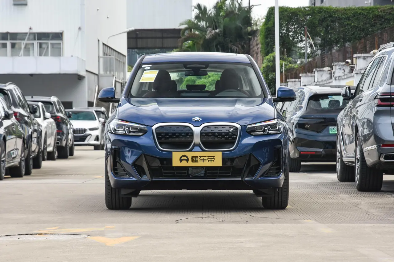 BMW iX3 2023