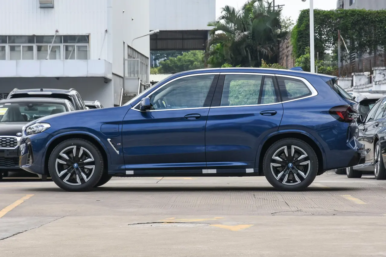 BMW iX3 2023