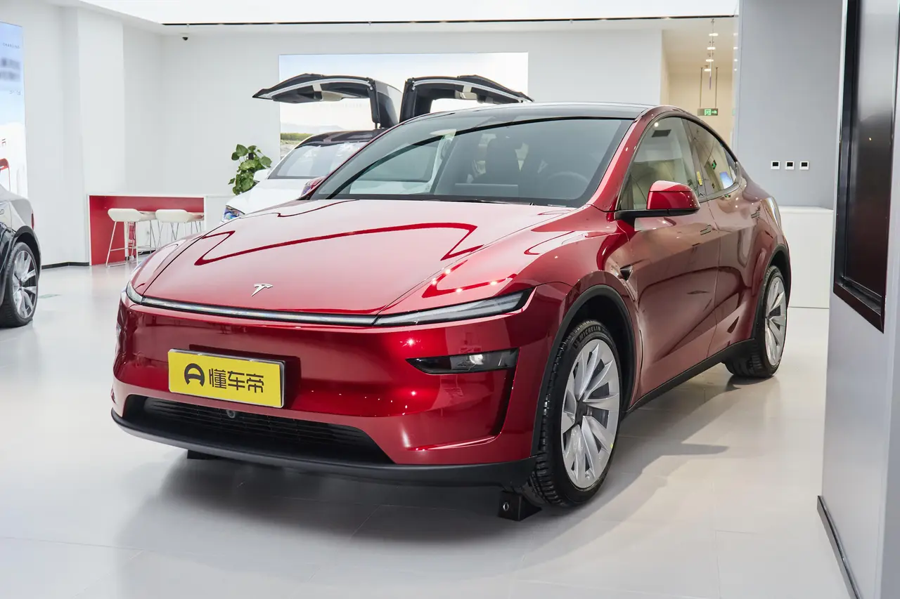 Tesla Model Y 2025