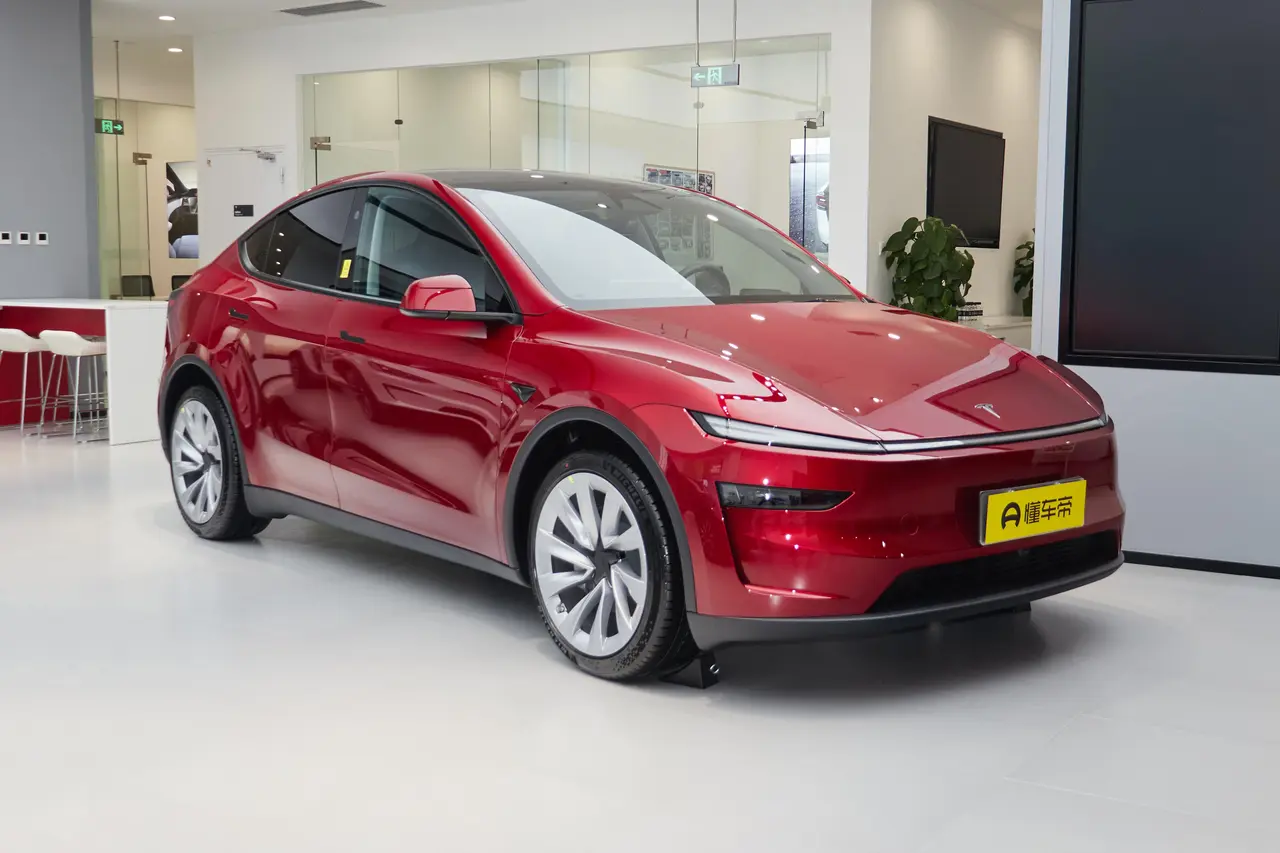 Tesla Model Y 2025