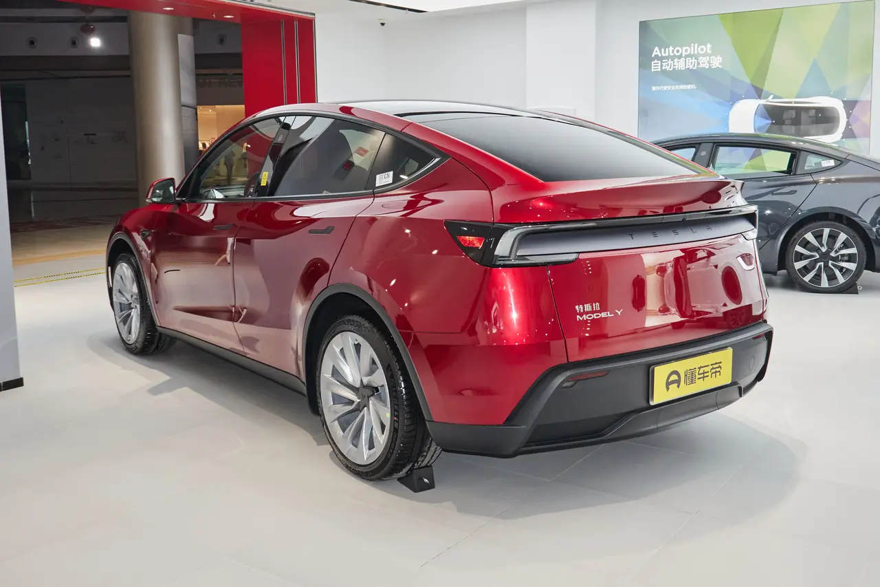 Tesla Model Y 2025