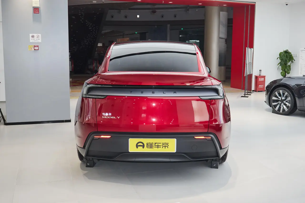 Tesla Model Y 2025