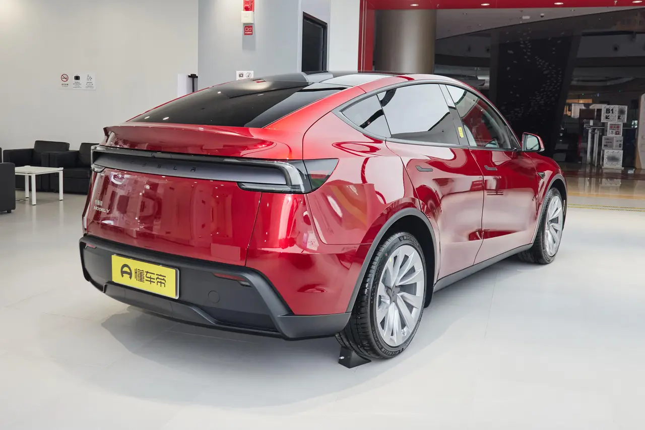 Tesla Model Y 2025