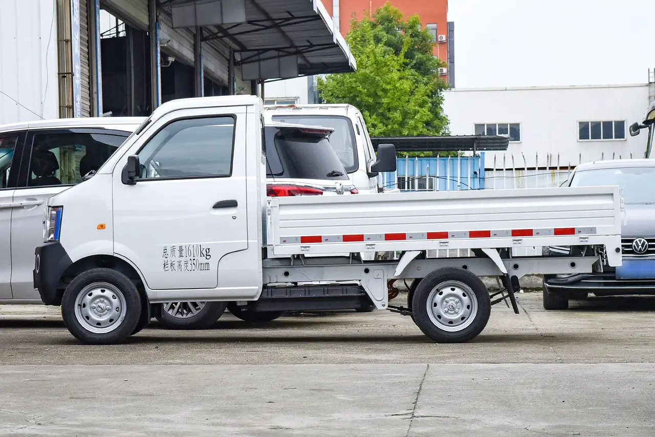 SRM Xinyuan T1L EV 2023