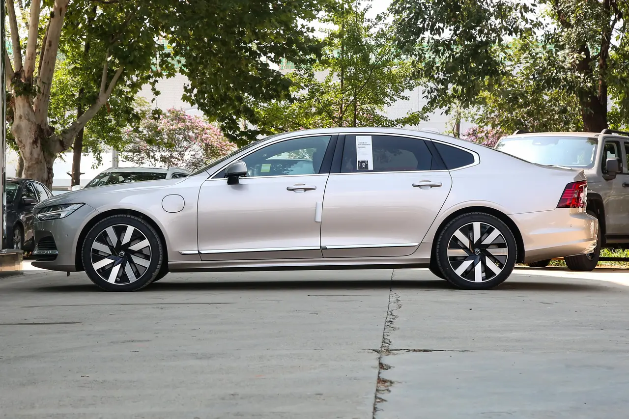 Volvo S90 Recharge 2024
