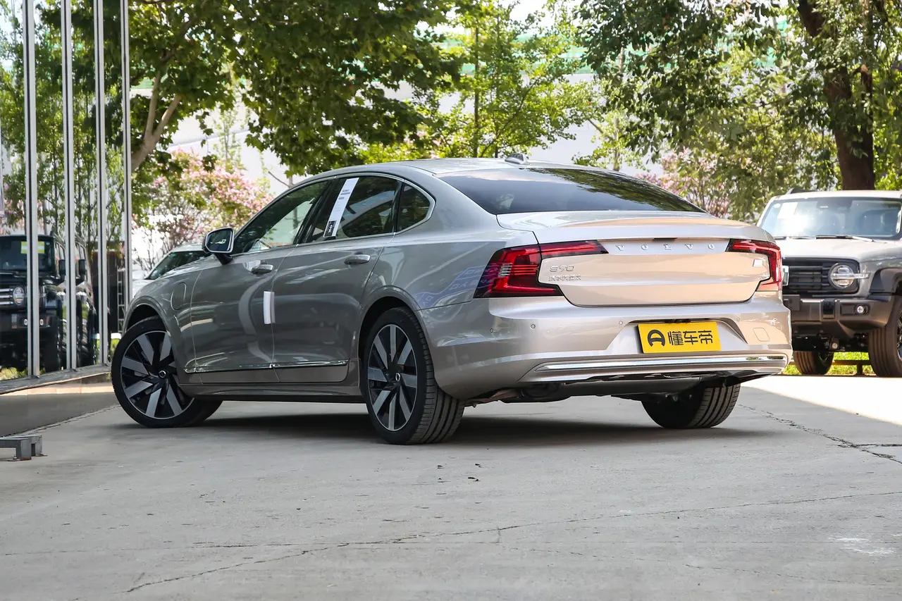 Volvo S90 Recharge 2024