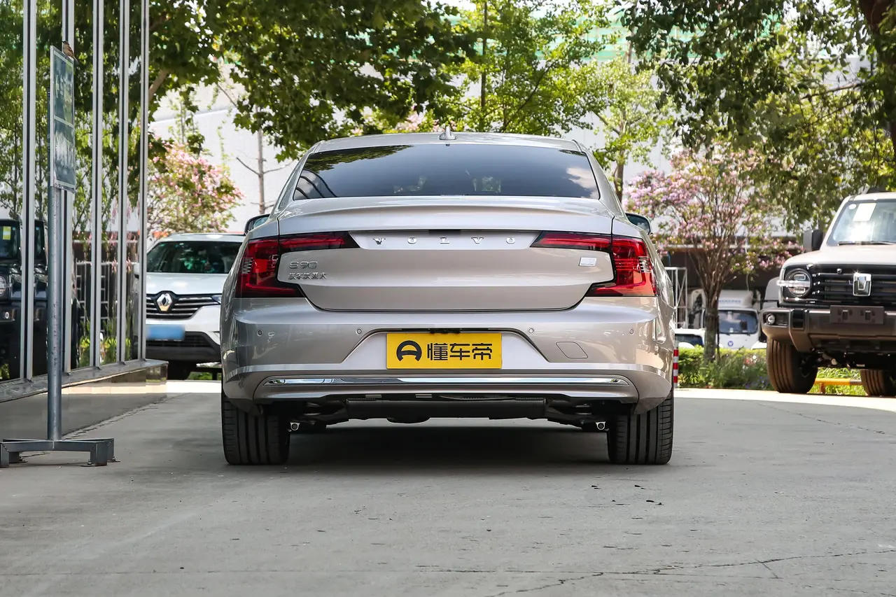 Volvo S90 Recharge 2024