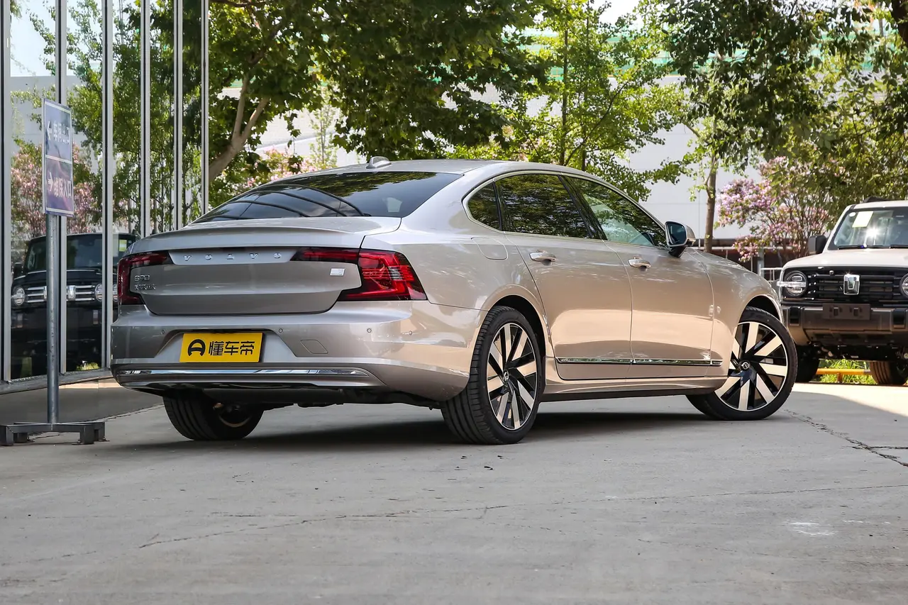Volvo S90 Recharge 2024