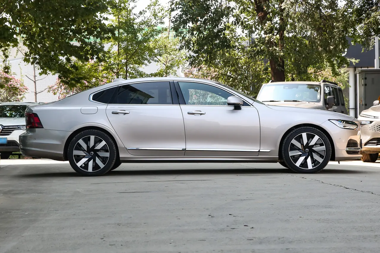 Volvo S90 Recharge 2024