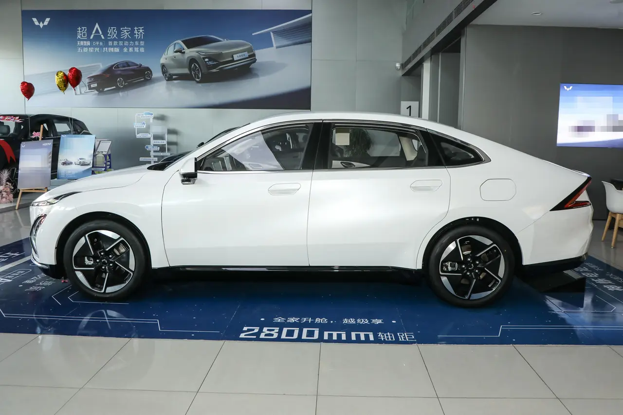 Wuling Starlight EV 2024