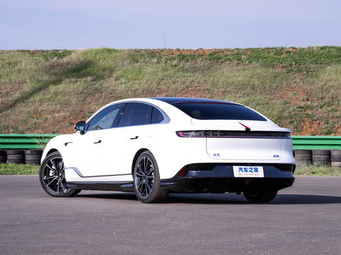 Hongqi Chasing Light 2024