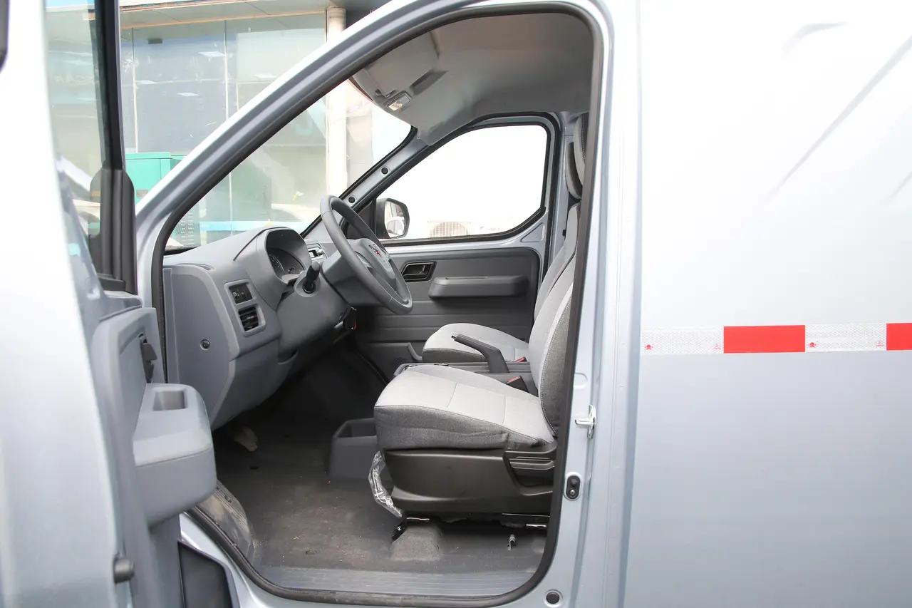 Wuling Yangguang 2024