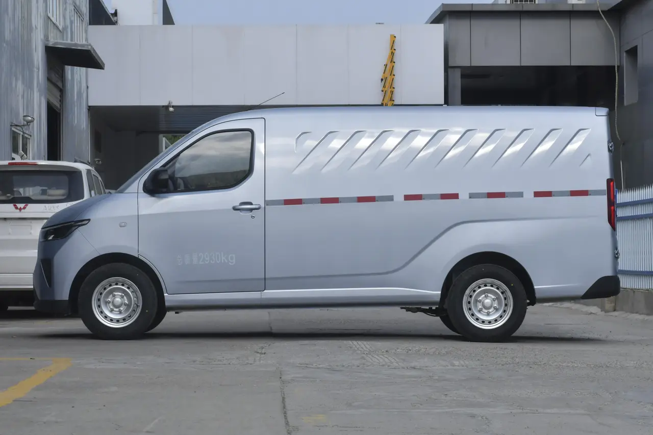 Wuling Yangguang 2024