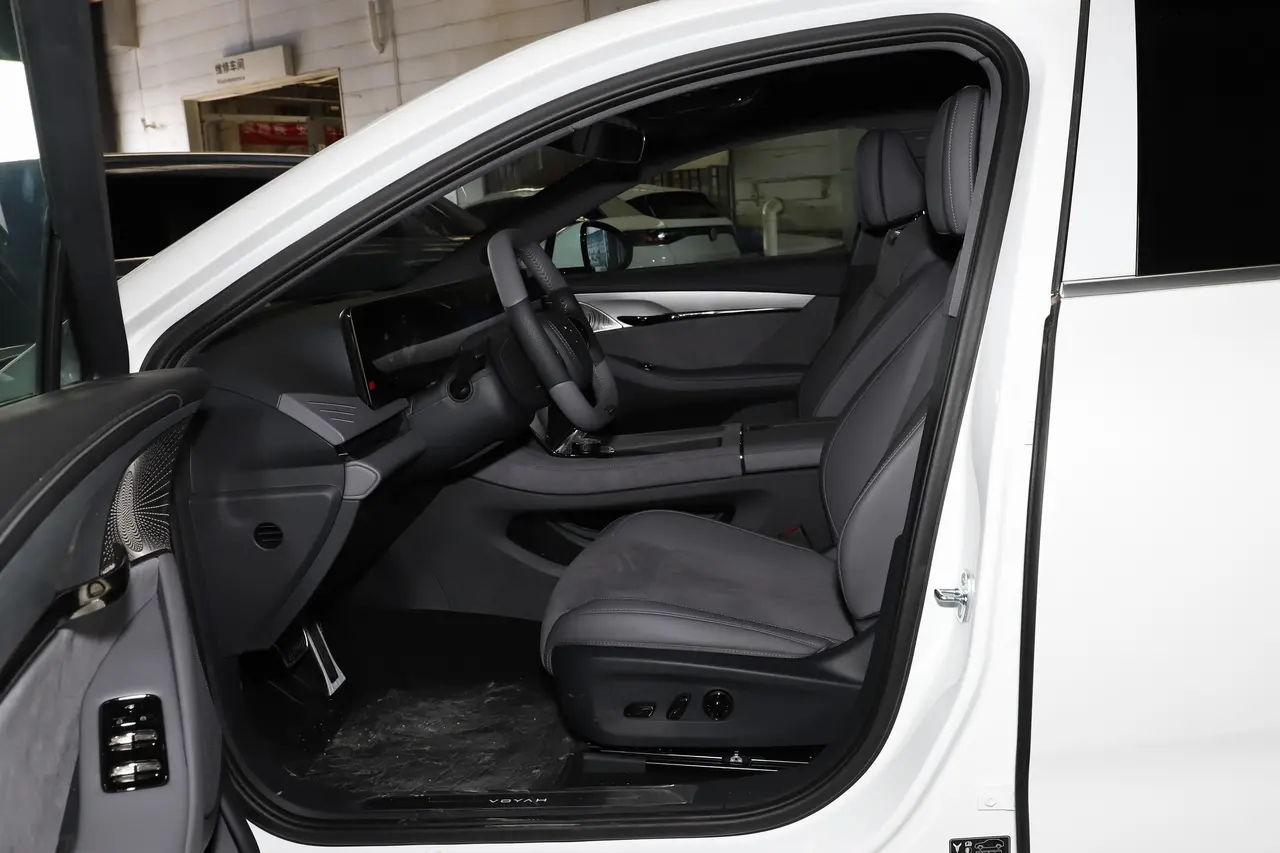 Voyah Chasing Light PHEV 2024