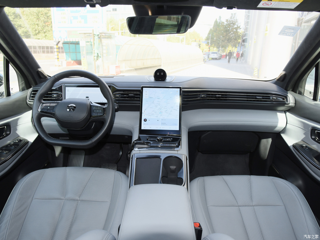 NIO ES8 2021