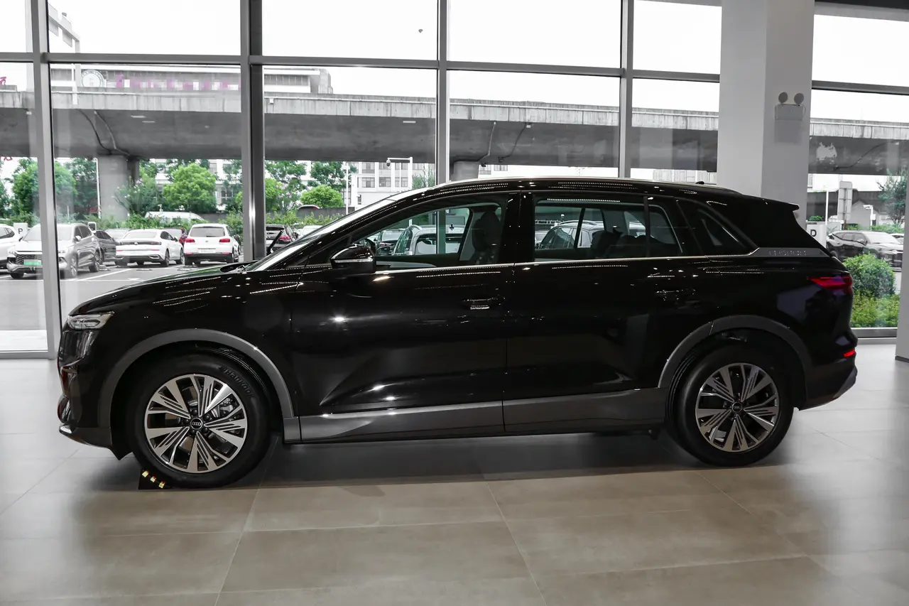 Audi Q5 E-tron 2023