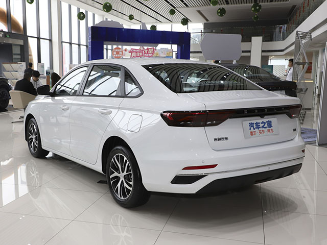 Geely Emgrand 2022