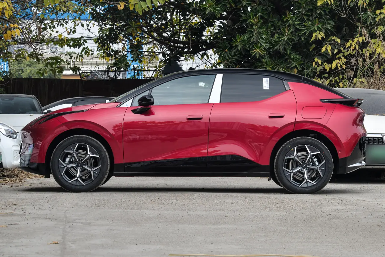 Lynk &amp; Co Z20 2025