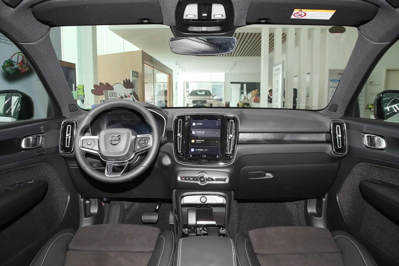 Volvo XC40 Recharge 2024