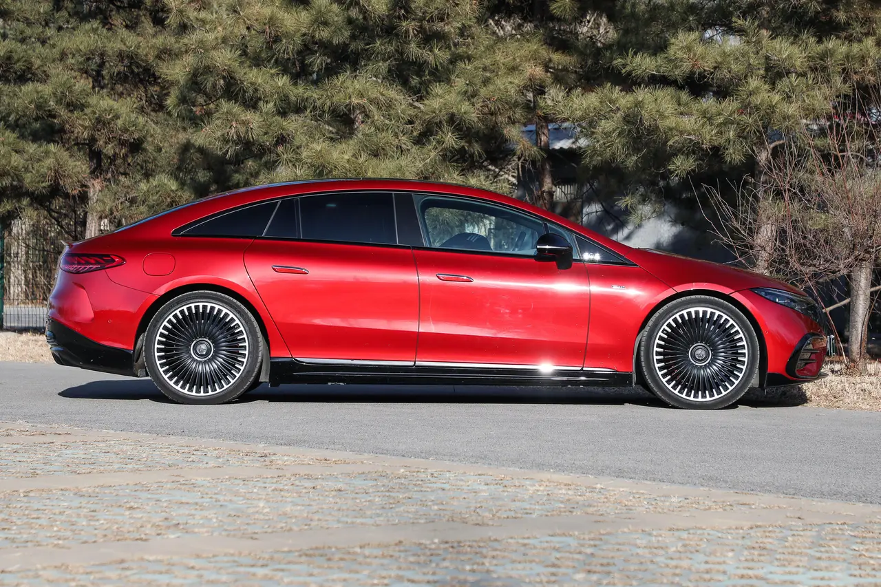 Mercedes EQS AMG 2023