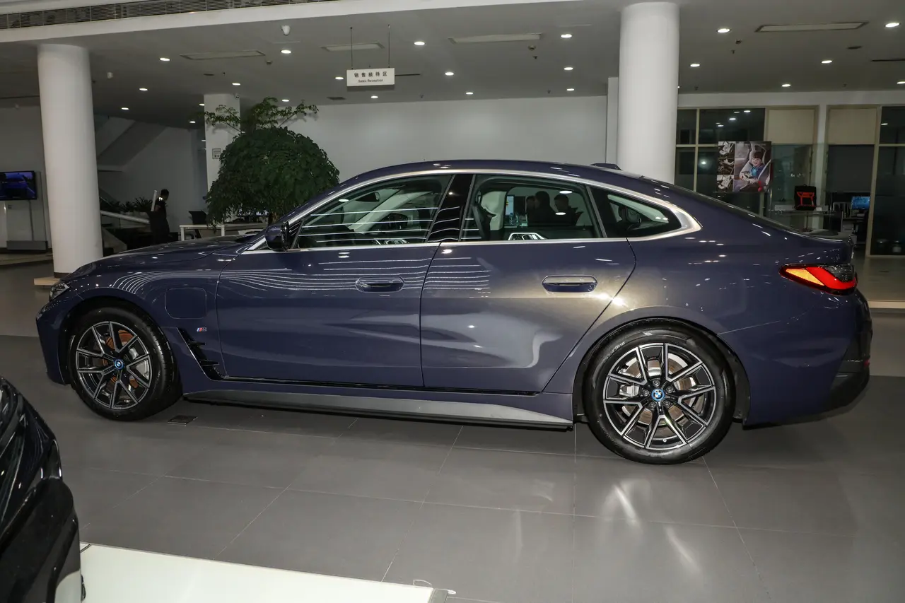 BMW i4 2023