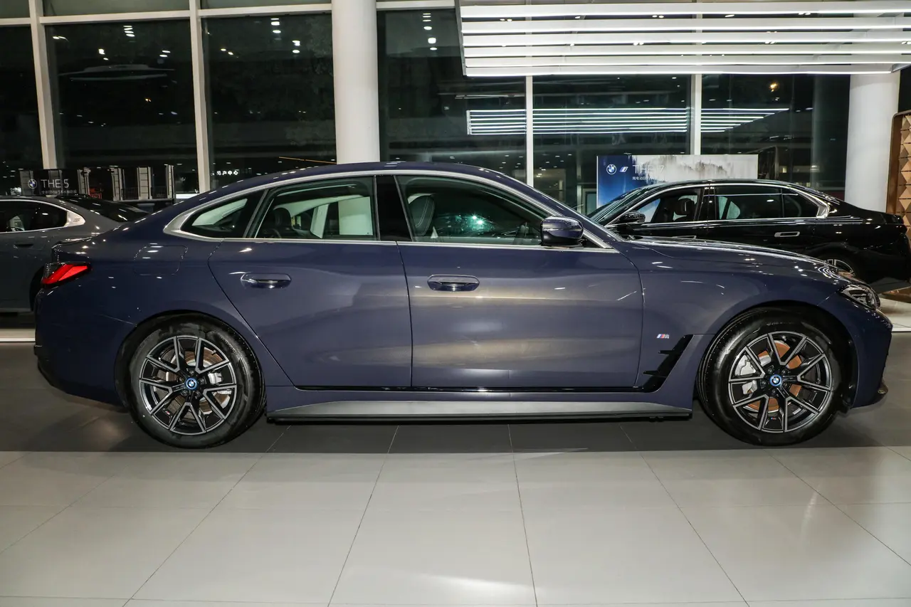 BMW i4 2023