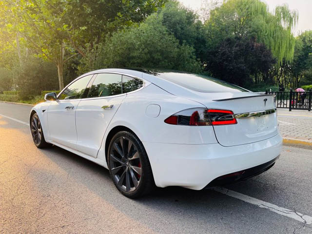 Tesla Model S 2020