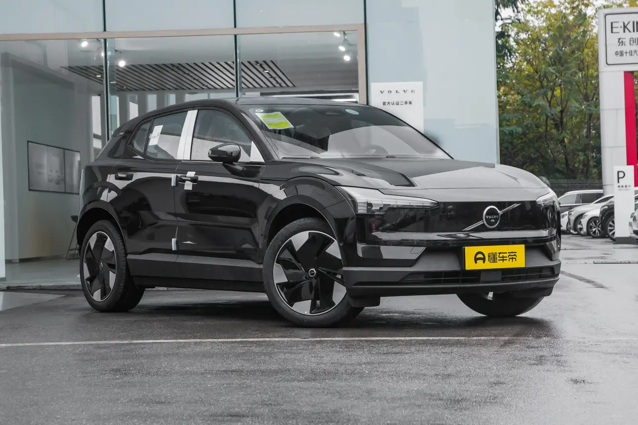 Volvo EX30 2025