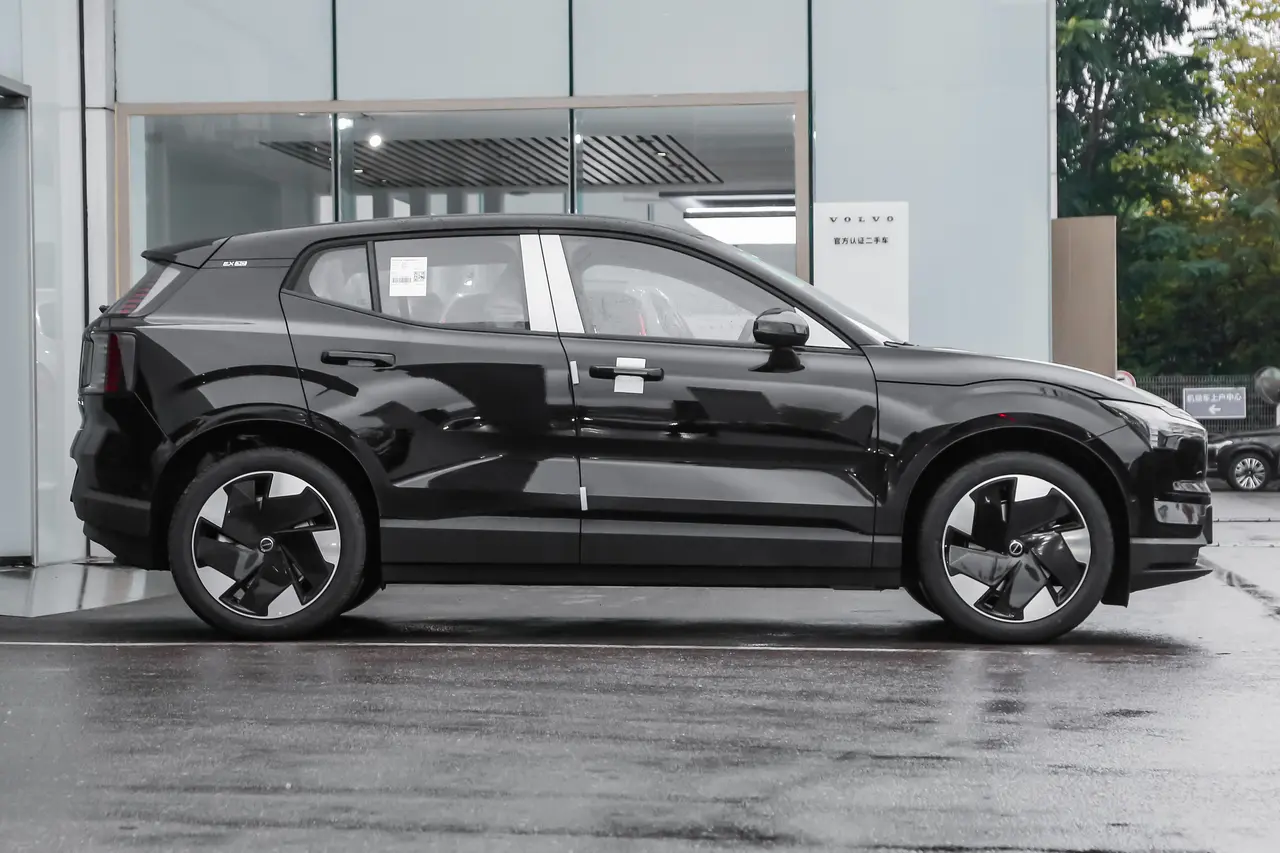 Volvo EX30 2025
