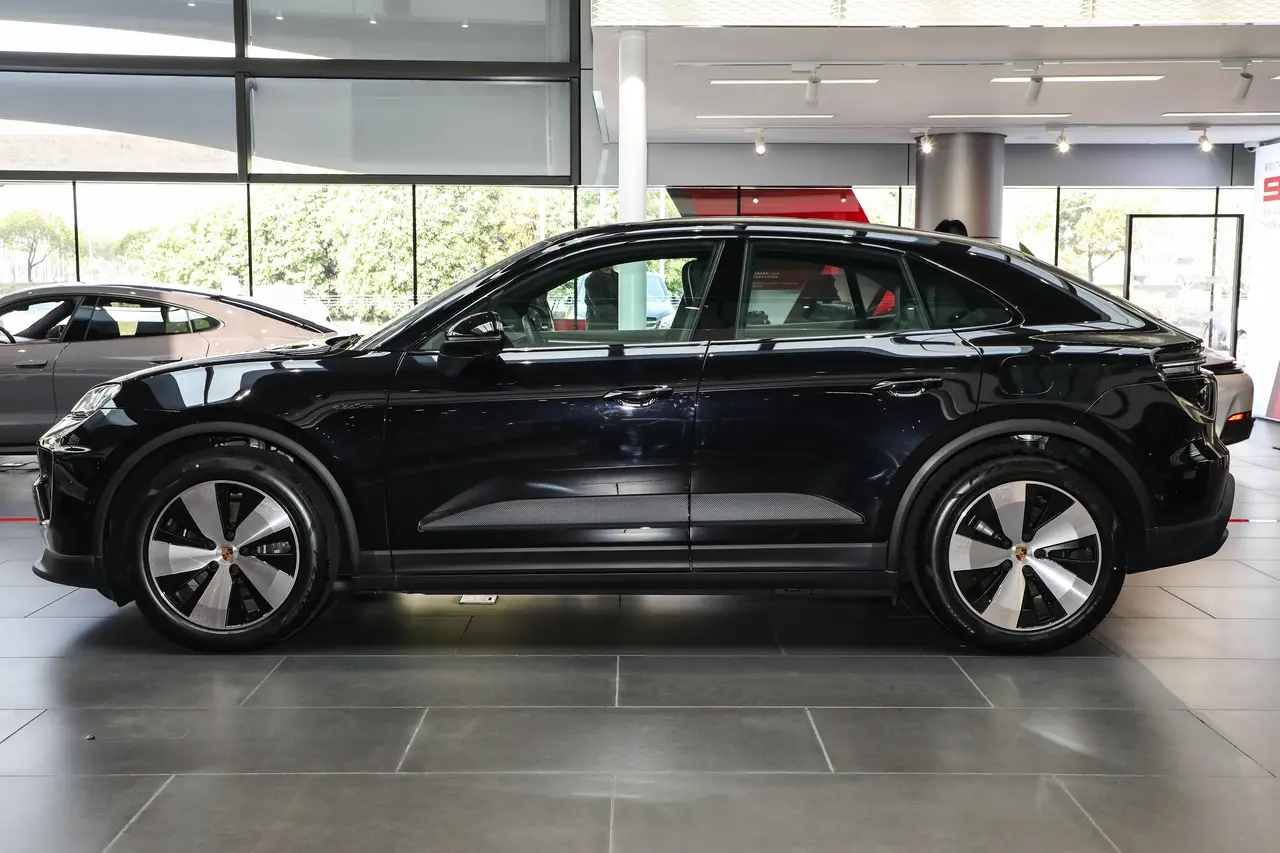 Porsche Macan EV 2024