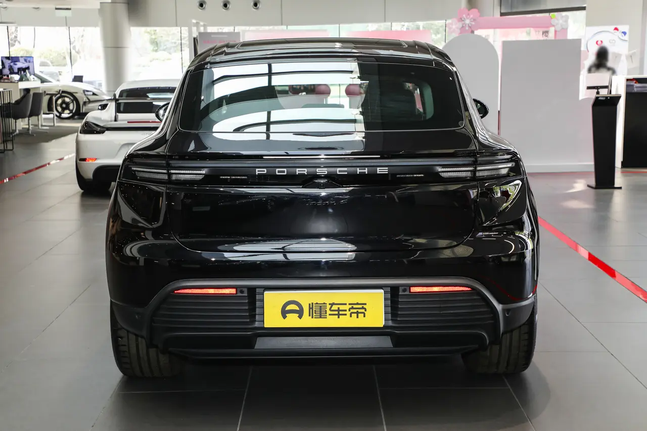 Porsche Macan EV 2024