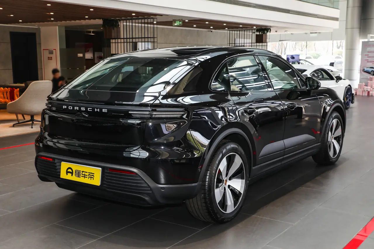 Porsche Macan EV 2024